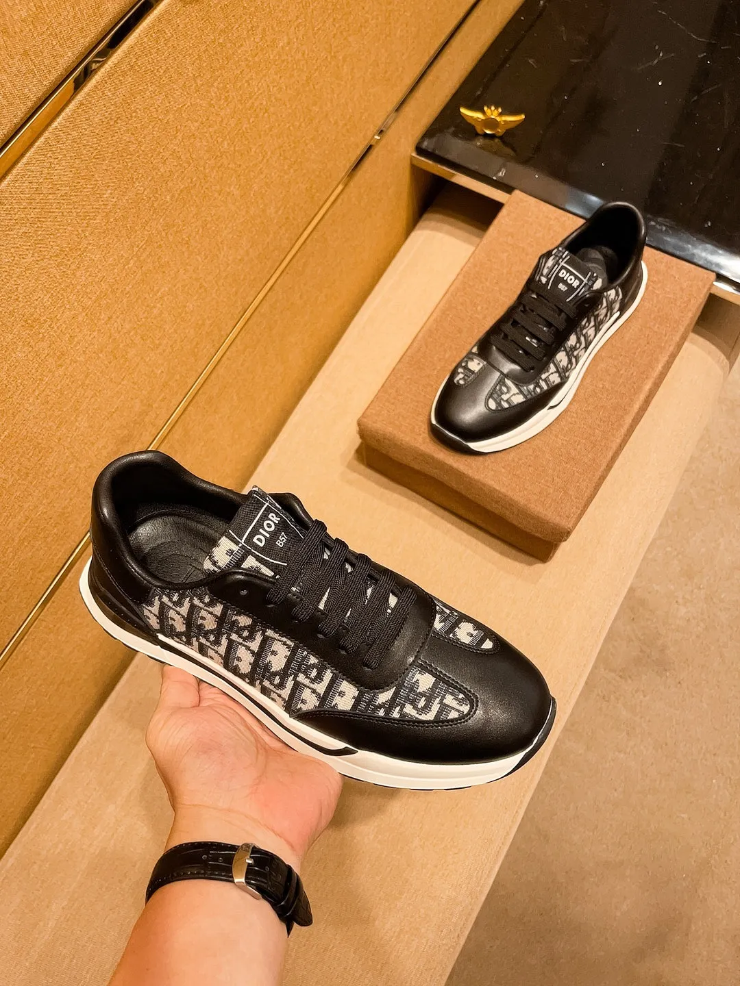 Men's men's shoes💰 420💰🔥【Dior】🔥Men's high-end brand of shoes official website 1:1 latest masterpiece: the upper is made of first-layer cowhide imported from Italy with a comfortable and breathable lining➕original non-slip and wear-resistant outsole🔥, making walking more convenient and comfortable! An exclusive new model, a stunning work, a beautiful 1:1 replica [color] compared to the official quality! Create a fashionable personality to set off your uniqueness! A must-have for trendy men! Classic 🔥Size: 38-44 Color: 🔥 2⃣️colors available🔥